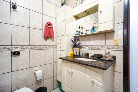 Casa à venda com 280m², 5 quartos e 2 vagasBanheiro da suíte