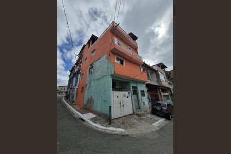 Casa à venda com 1m², 4 quartos e 1 vaga Casa à venda com 1m², 4 quartos e 1 vagaFachada