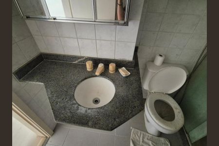 Apartamento à venda com 70m², 2 quartos e 2 vagas Apartamento à venda com 70m², 2 quartos e 2 vagasBanheiro da Suíte 1