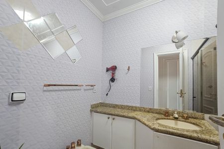 Apartamento para alugar com 180m², 4 quartos e 2 vagas Apartamento para alugar com 180m², 4 quartos e 2 vagasBanheiro da Suíte 3