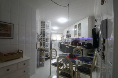 Apartamento para alugar com 180m², 4 quartos e 2 vagas Apartamento para alugar com 180m², 4 quartos e 2 vagasCozinha
