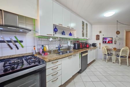 Apartamento para alugar com 180m², 4 quartos e 2 vagas Apartamento para alugar com 180m², 4 quartos e 2 vagasCozinha