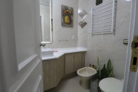 Apartamento para alugar com 180m², 4 quartos e 2 vagas Apartamento para alugar com 180m², 4 quartos e 2 vagasBanheiro Suíte 3