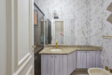 Apartamento para alugar com 180m², 4 quartos e 2 vagas Apartamento para alugar com 180m², 4 quartos e 2 vagasBanheiro da Suíte 1