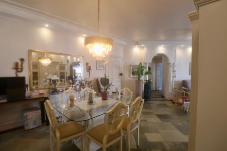 Apartamento para alugar com 180m², 4 quartos e 2 vagas Apartamento para alugar com 180m², 4 quartos e 2 vagasSala