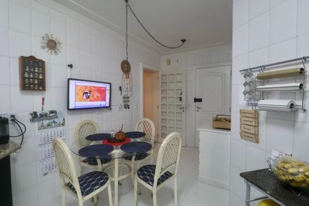 Apartamento para alugar com 180m², 4 quartos e 2 vagas Apartamento para alugar com 180m², 4 quartos e 2 vagasCozinha