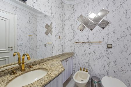 Apartamento para alugar com 180m², 4 quartos e 2 vagas Apartamento para alugar com 180m², 4 quartos e 2 vagasBanheiro da Suíte 1