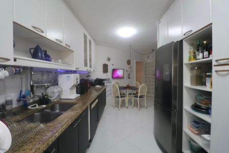 Apartamento para alugar com 180m², 4 quartos e 2 vagas Apartamento para alugar com 180m², 4 quartos e 2 vagasCozinha