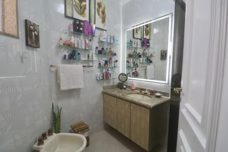 Apartamento para alugar com 180m², 4 quartos e 2 vagas Apartamento para alugar com 180m², 4 quartos e 2 vagasBanheiro Suíte