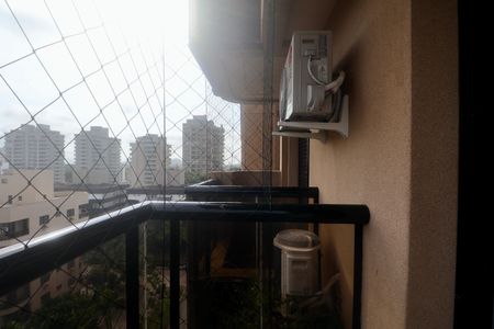 Apartamento para alugar com 180m², 4 quartos e 2 vagas Apartamento para alugar com 180m², 4 quartos e 2 vagasVaranda