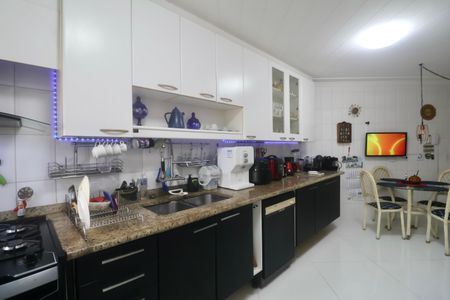 Apartamento para alugar com 180m², 4 quartos e 2 vagas Apartamento para alugar com 180m², 4 quartos e 2 vagasCozinha