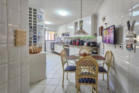 Apartamento para alugar com 180m², 4 quartos e 2 vagas Apartamento para alugar com 180m², 4 quartos e 2 vagasCozinha