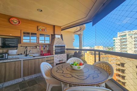 Apartamento para alugar com 180m², 4 quartos e 2 vagas Apartamento para alugar com 180m², 4 quartos e 2 vagasVaranda