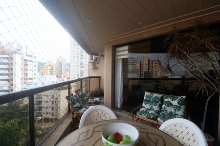 Apartamento para alugar com 180m², 4 quartos e 2 vagas Apartamento para alugar com 180m², 4 quartos e 2 vagasVaranda