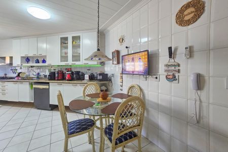 Apartamento para alugar com 180m², 4 quartos e 2 vagas Apartamento para alugar com 180m², 4 quartos e 2 vagasCozinha