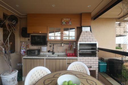 Apartamento para alugar com 180m², 4 quartos e 2 vagas Apartamento para alugar com 180m², 4 quartos e 2 vagasVaranda