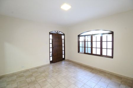 Casa para alugar com 100m², 3 quartos e 2 vagasSala