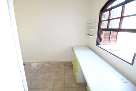 Casa para alugar com 100m², 3 quartos e 2 vagasQuarto 2