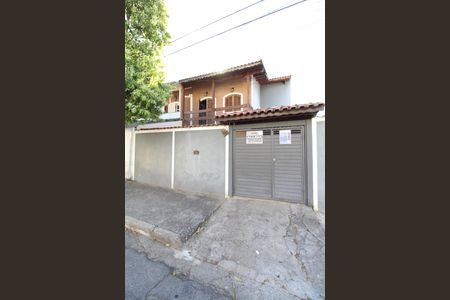Casa para alugar com 100m², 3 quartos e 2 vagasFachada