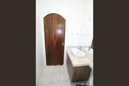 Casa para alugar com 100m², 3 quartos e 2 vagasBanheiro