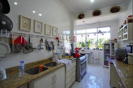 Apartamento para alugar com 230m², 4 quartos e 2 vagasCozinha