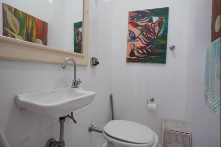 Apartamento para alugar com 230m², 4 quartos e 2 vagasBanheiro de Serviço