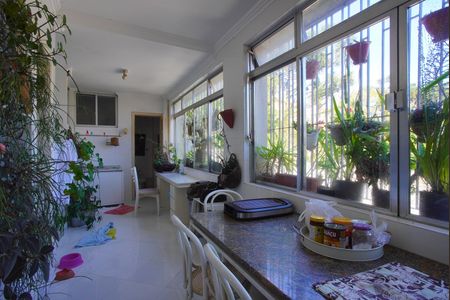 Apartamento para alugar com 230m², 4 quartos e 2 vagasCozinha e Área de Serviço