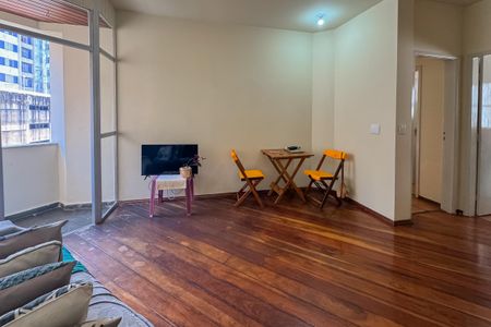 Sala de apartamento à venda com 2 quartos, 80m² em Santo Antônio, Belo Horizonte