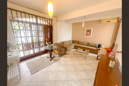 Sala de casa para alugar com 3 quartos, 157m² em Trindade, Florianópolis