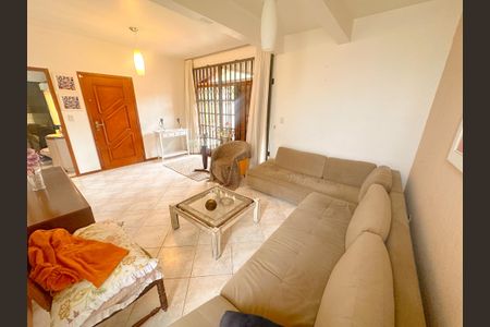 Casa para alugar com 157m², 3 quartos e 2 vagasSala