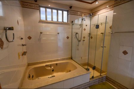 Casa à venda com 179m², 3 quartos e 3 vagas Casa à venda com 179m², 3 quartos e 3 vagasBanheiro da Suíte