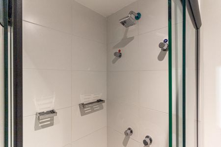 Banheiro de apartamento para alugar com 1 quarto, 30m² em República, São Paulo