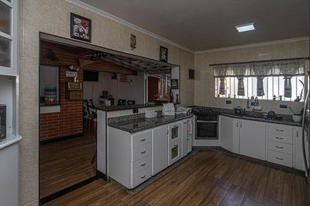 Casa para alugar com 250m², 4 quartos e 6 vagas Casa para alugar com 250m², 4 quartos e 6 vagasCozinha