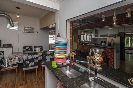 Casa para alugar com 250m², 4 quartos e 6 vagas Casa para alugar com 250m², 4 quartos e 6 vagasEspaço Gourmet