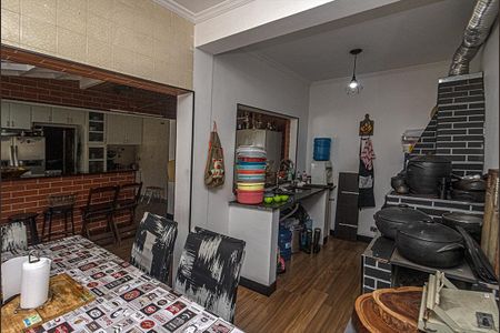 Casa para alugar com 250m², 4 quartos e 6 vagas Casa para alugar com 250m², 4 quartos e 6 vagasEspaço Gourmet