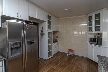 Casa para alugar com 250m², 4 quartos e 6 vagas Casa para alugar com 250m², 4 quartos e 6 vagasCozinha