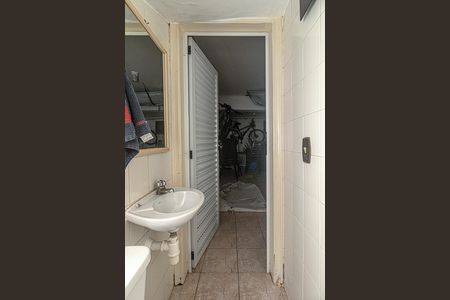 Casa para alugar com 250m², 4 quartos e 6 vagas Casa para alugar com 250m², 4 quartos e 6 vagasGaragem - Banheiro