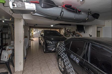 Casa para alugar com 250m², 4 quartos e 6 vagas Casa para alugar com 250m², 4 quartos e 6 vagasGaragem