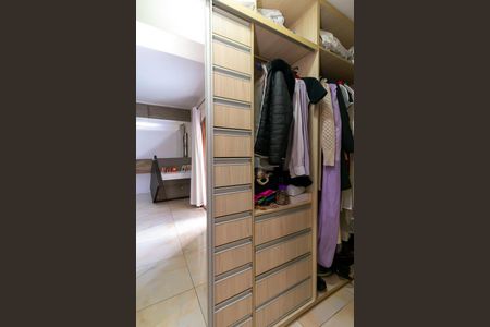 Casa à venda com 164m², 3 quartos e 2 vagasSuíte - Closet