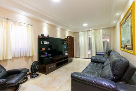 Casa à venda com 164m², 3 quartos e 2 vagasSala