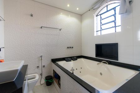 Casa à venda com 164m², 3 quartos e 2 vagasBanheiro da Suíte