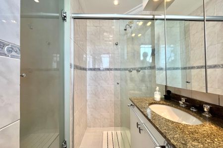 Apartamento à venda com 72m², 3 quartos e 2 vagasBanheiro da Suíte