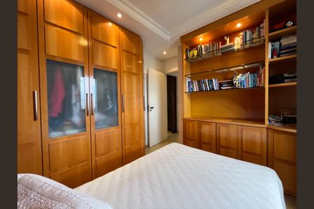 Apartamento à venda com 72m², 3 quartos e 2 vagasQuarto 1