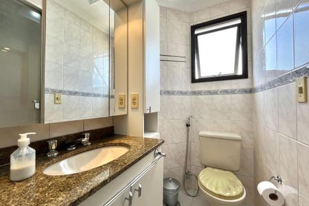 Apartamento à venda com 72m², 3 quartos e 2 vagasBanheiro da Suíte