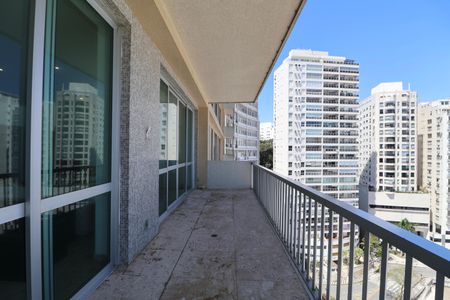 Apartamento para alugar com 768m², 7 quartos e 2 vagasVaranda