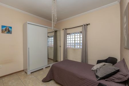 Casa à venda com 295m², 4 quartos e 2 vagasQuarto 4