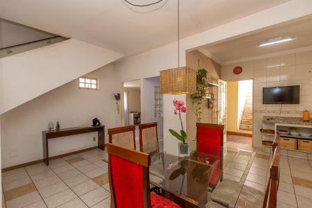 Casa à venda com 295m², 4 quartos e 2 vagasSala de Jantar