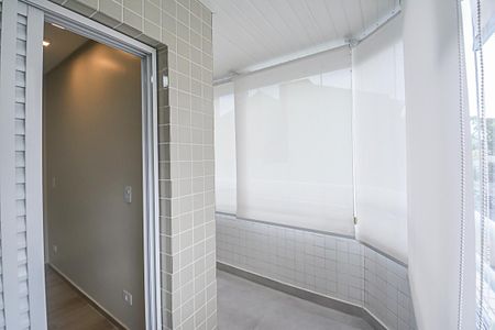 Apartamento à venda com 64m², 2 quartos e 2 vagasSacada do Quarto Suíte