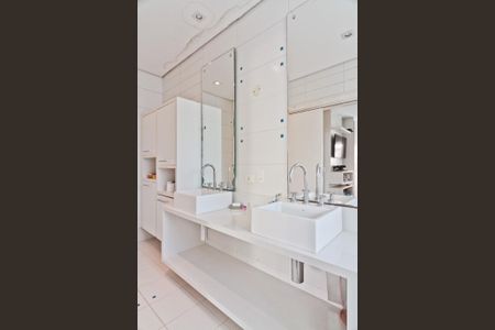 Casa de condomínio à venda com 900m², 6 quartos e 8 vagasBanheiro da Suíte 1