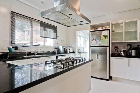 Casa de condomínio à venda com 900m², 6 quartos e 8 vagasCozinha